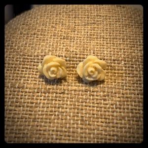 3/$15 Vintage 80/90’s Rose Earrings